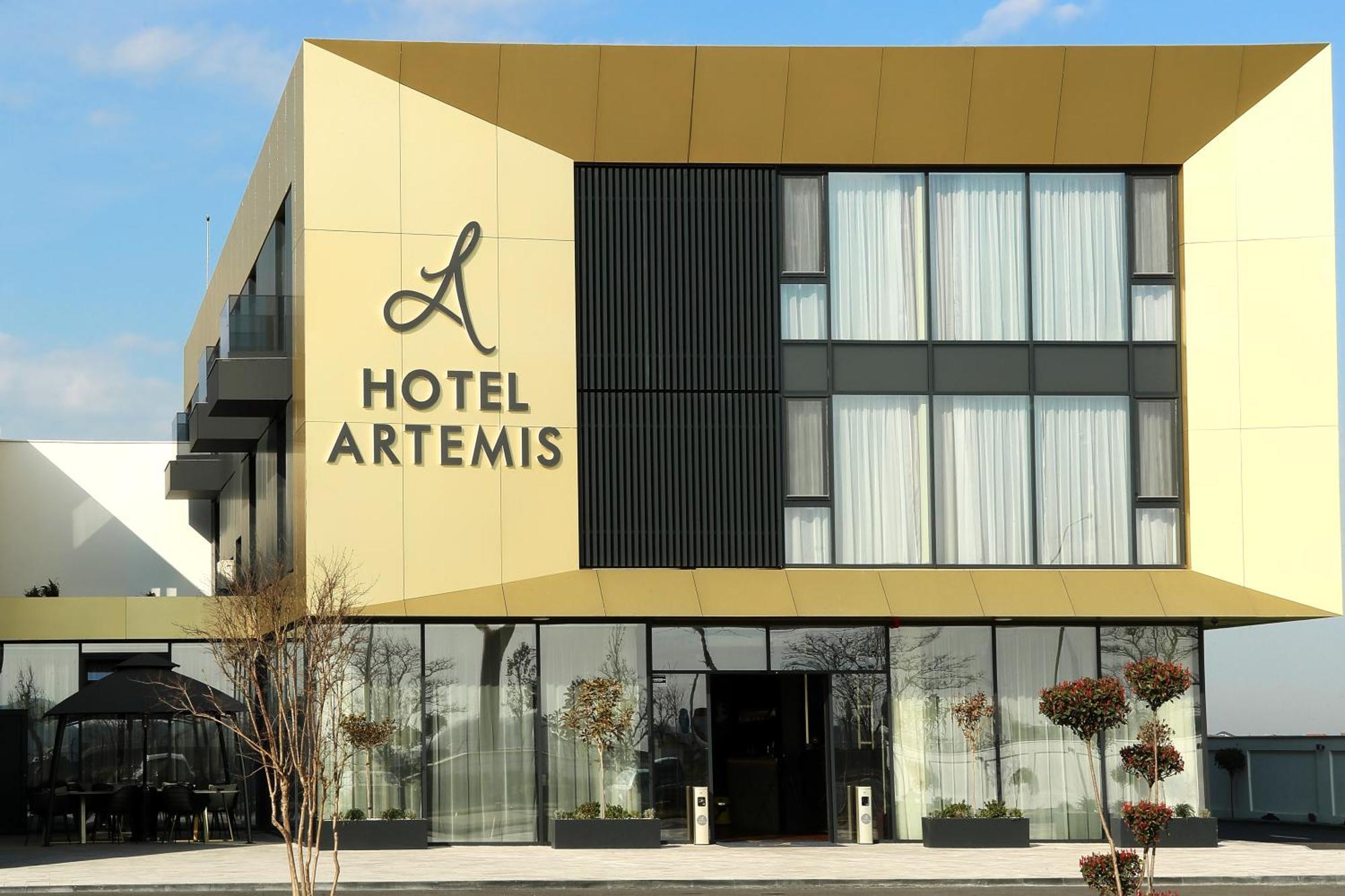 Hotel Artemis Oradea Exteriör bild
